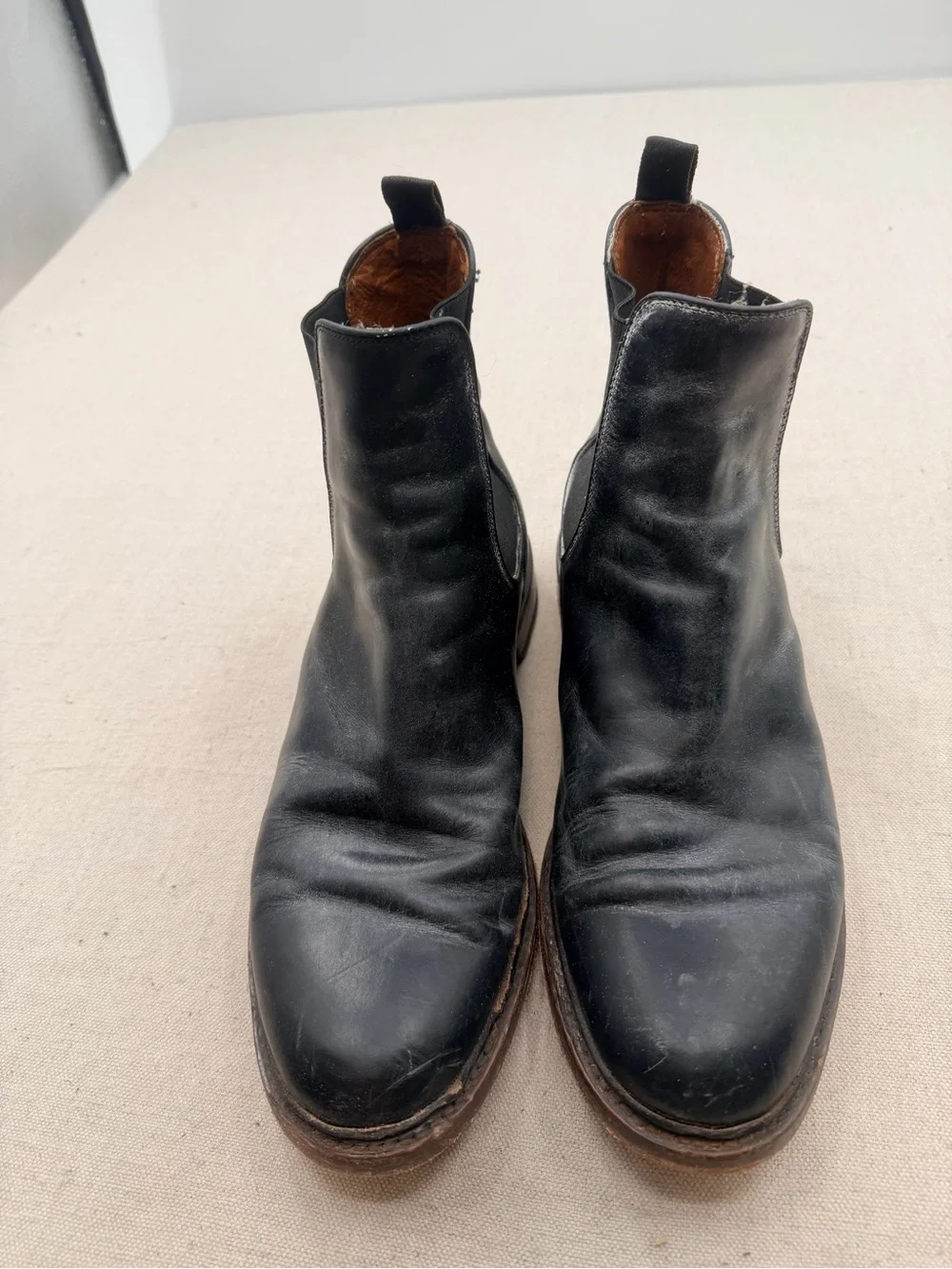 Frye Black Leather Chelsea Boots for Men - Classic Slip-On Style